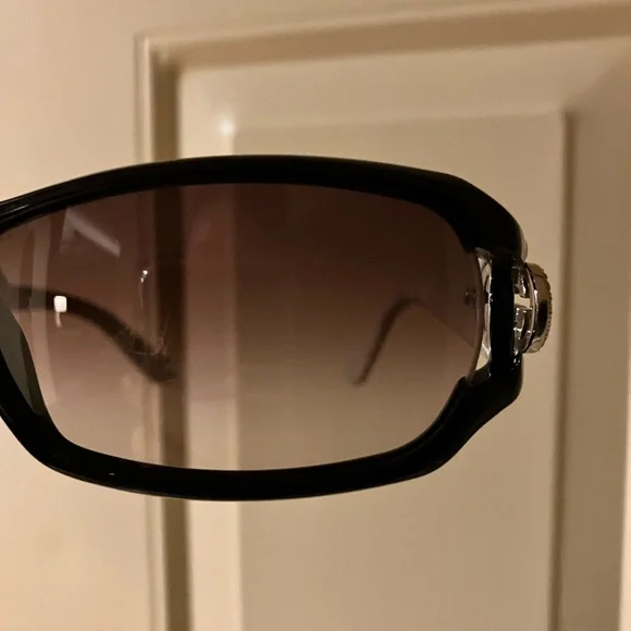 Guess | sunglasses case and cloth G logo on temple - Picture 9 of 10